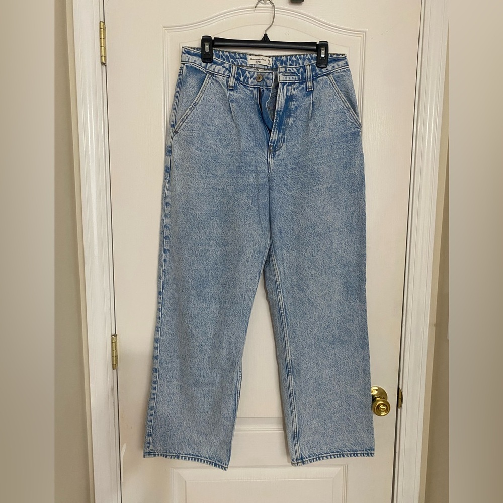 Abercrombie & Fitch The Loose High Rise jean